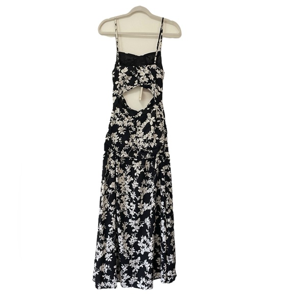 SHOWPO | NWT Mikaela Ruched Front Maxi Dress with Cut Out in Black Floral, Sz 8 - Picture 4 of 8